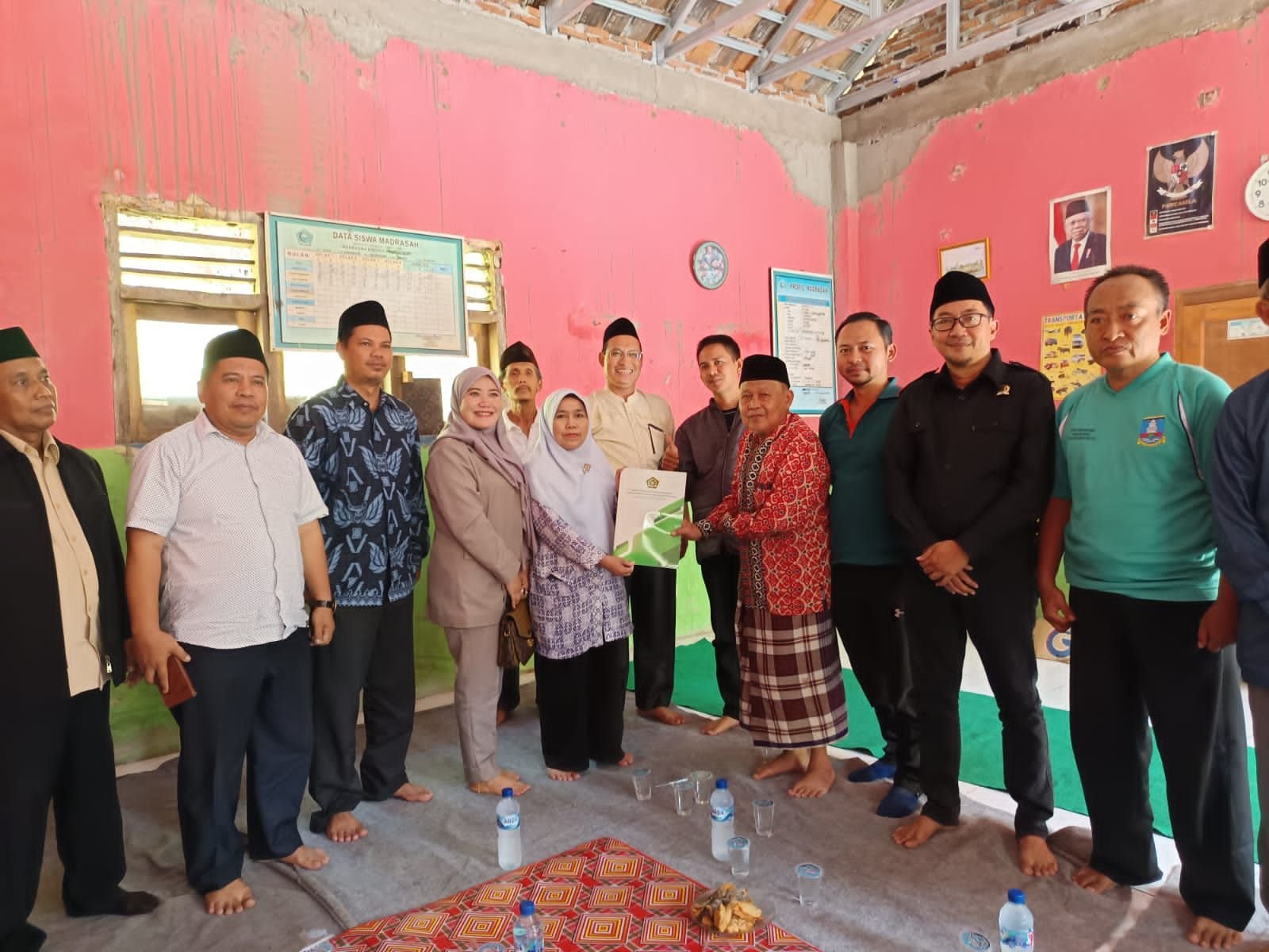 Pasca Viral Gedung Madrasah Diniyah Madarijul Ulum yang Rusak, Donasi Bantuan Kini Terus Mengalir