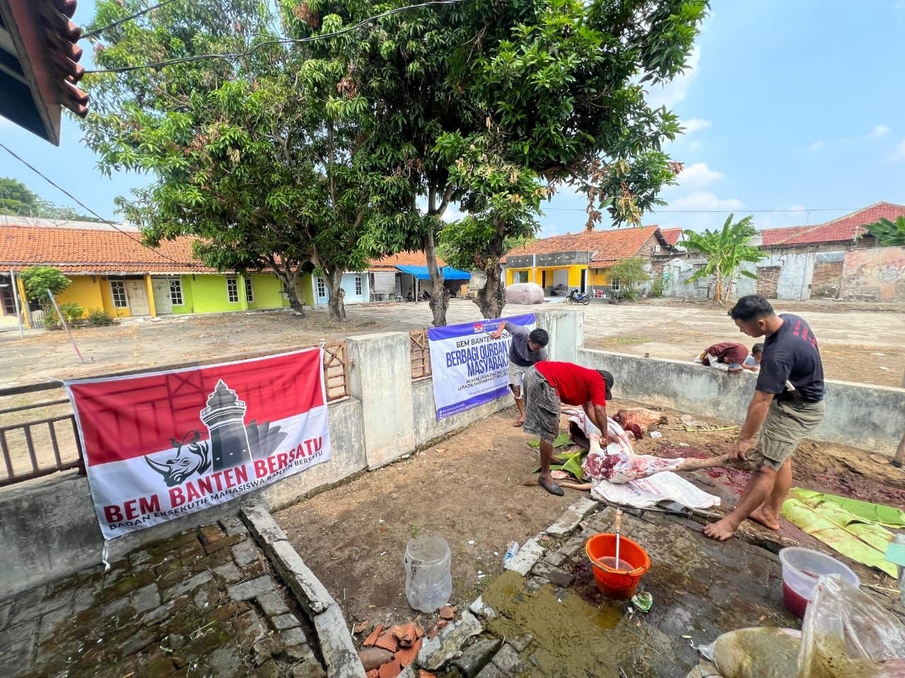 Wujud Nyata Mahasiswa, Aliansi BEM Banten Bersatu Serahkan daging Hewan Kurban ke Masyarakat