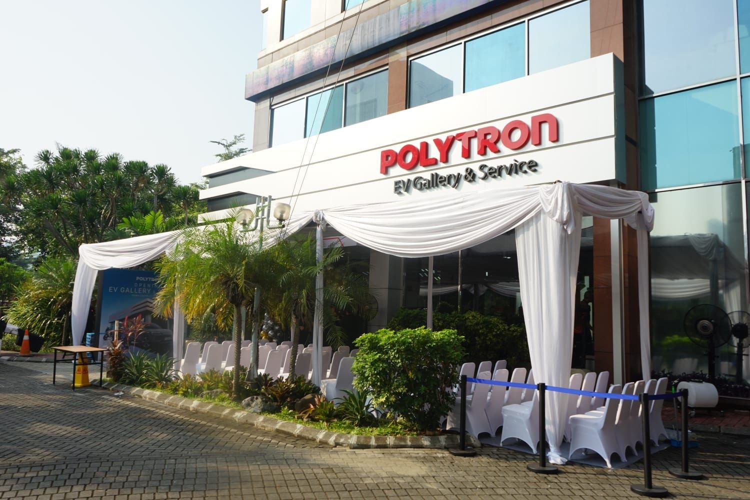 Perkuat Purna Jual, Polytron Buka Showroom Mobil Listrik Pertamanya