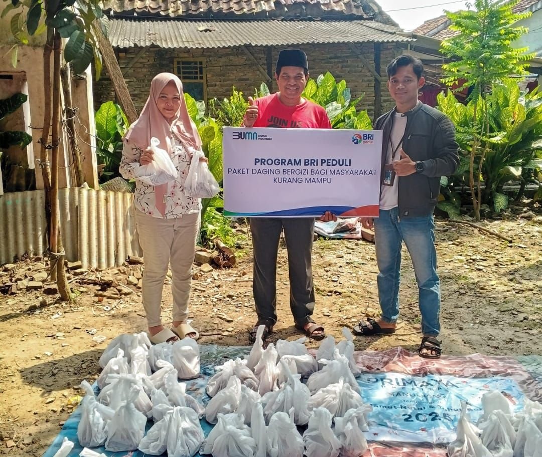 BRI Peduli Salurkan 5 Ekor Sapi Kurban ke Warga Banten