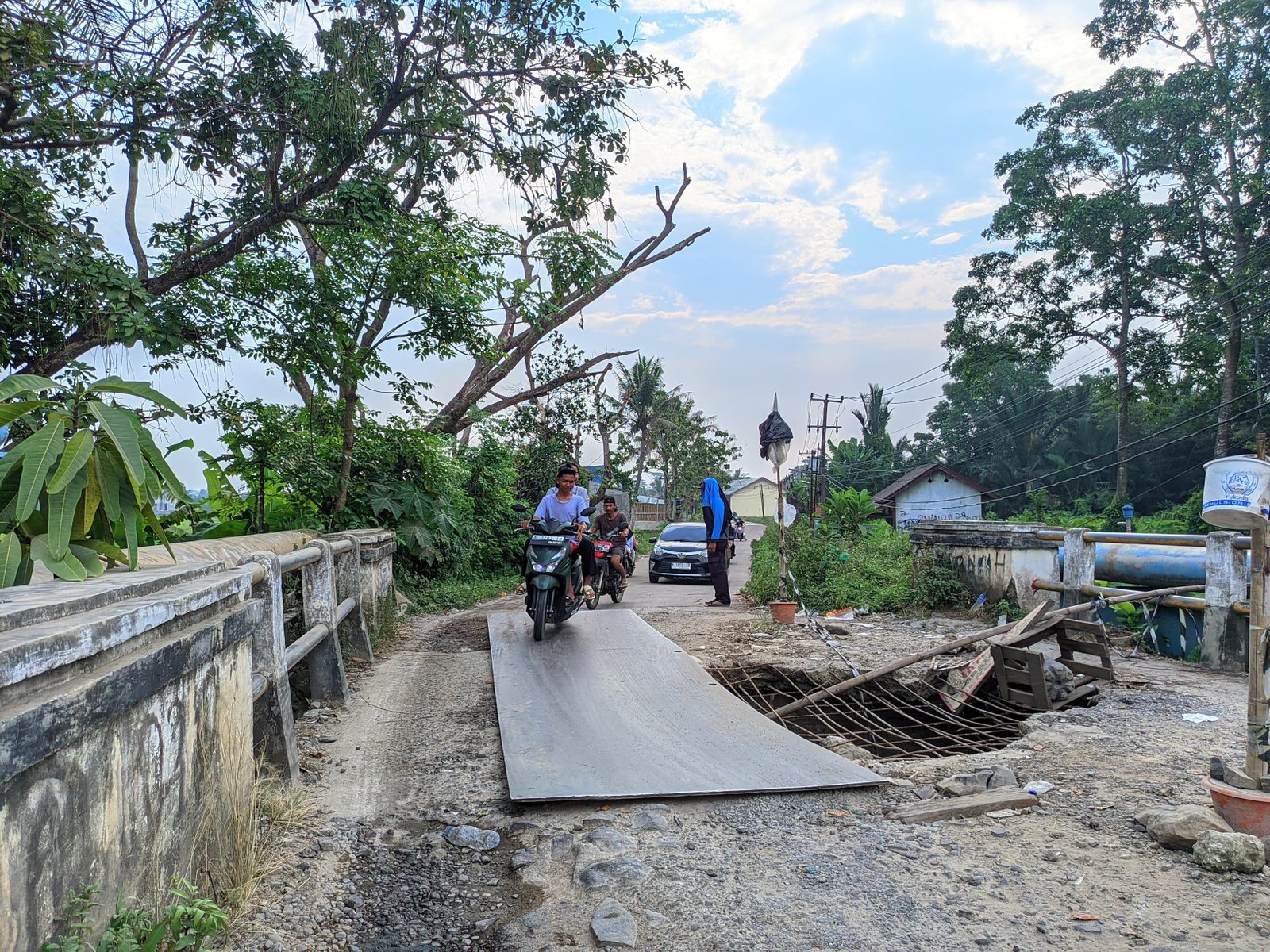 Setahun Lebih Jembatan di Bandung Rusak Parah dan Butuh Perbaikan 1 Setahun Lebih Jembatan di Bandung Rusak Parah dan Butuh Perbaikan