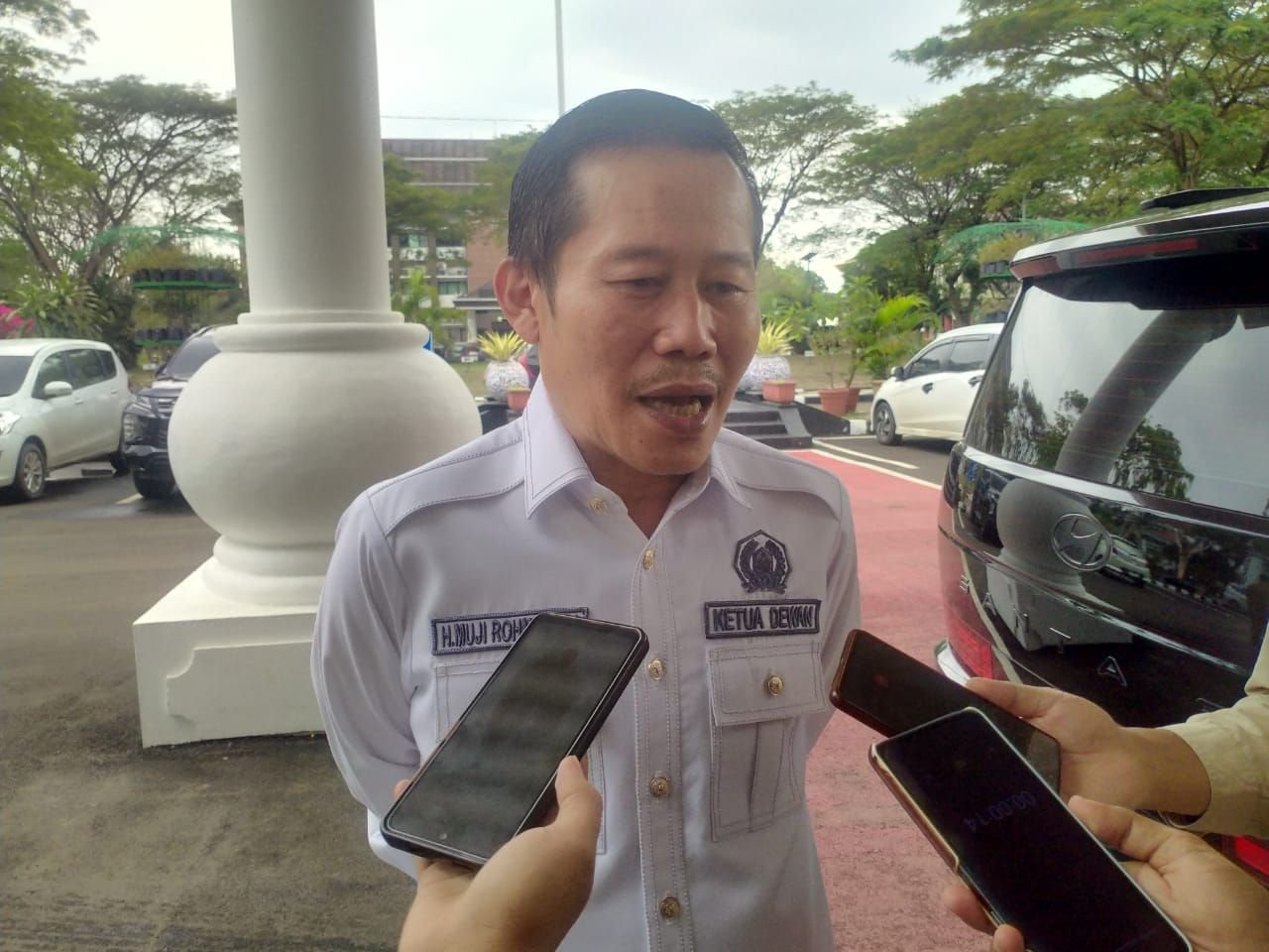 Dinilai Efisien dan Hemat Anggaran, Ketua DPRD Muji Rohman Tak Keberatan Mobil Dinas Dilelang