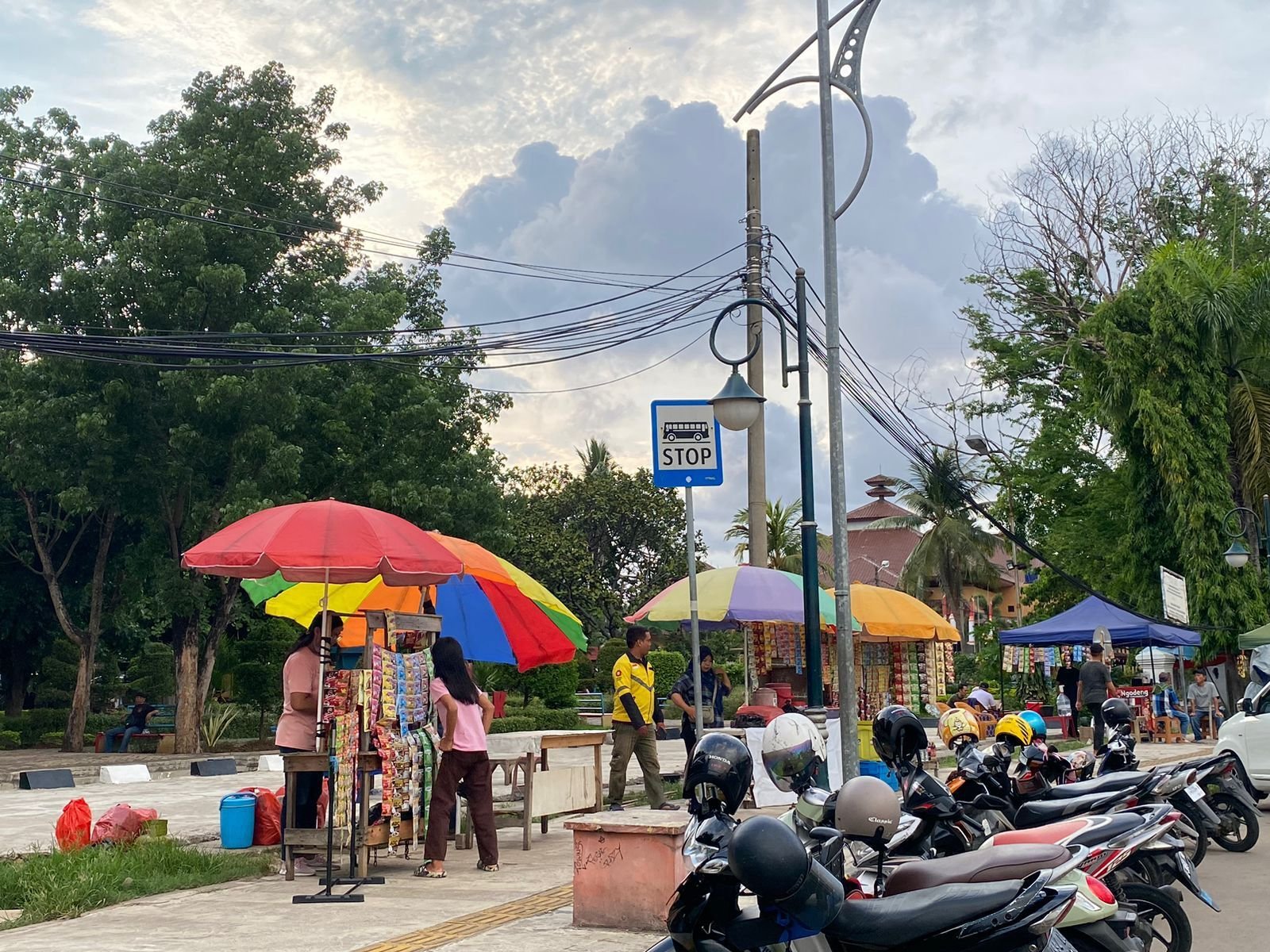 Demi Ketertiban dan Kenyamanan Publik, Wali Kota Cilegon Relokasi PKL Simpang Tiga ke Belakang Alun-Alun 1 Demi Ketertiban dan Kenyamanan Publik, Wali Kota Cilegon Relokasi PKL Simpang Tiga ke Belakang Alun-Alun