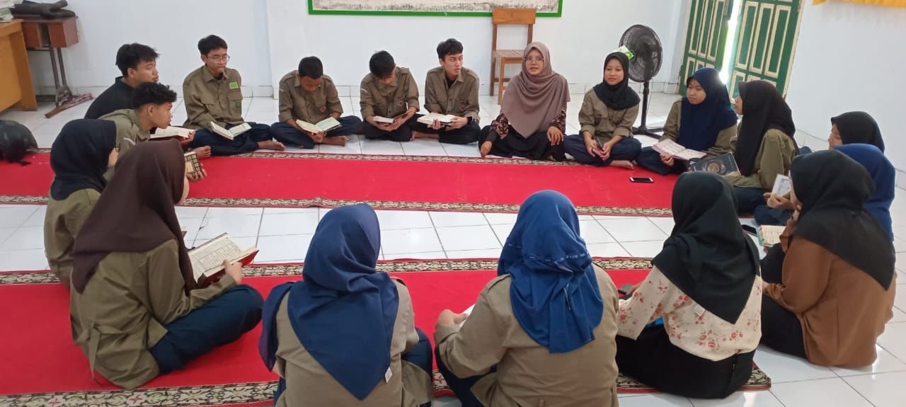 Latih Pidato dalam Tiga Bahasa, SMA Muhammadiyah Cilegon Siapkan Siswa Jadi Pemimpin Masa Depan 3 Latih Pidato dalam Tiga Bahasa, SMA Muhammadiyah Cilegon Siapkan Siswa Jadi Pemimpin Masa Depan