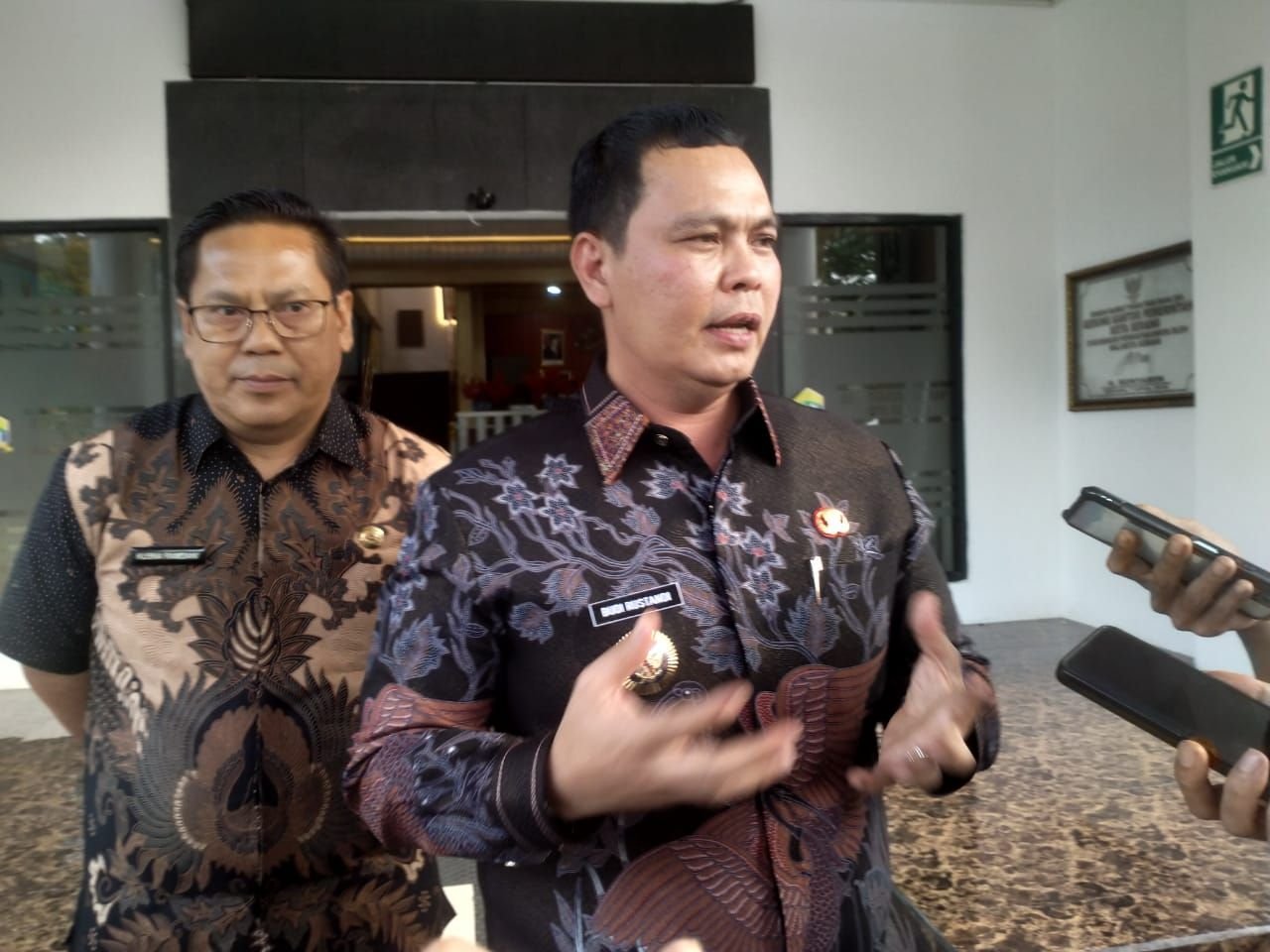 Dinilai Gagal oleh Mahasiswa, Walikota Serang Budi Rustandi: Tidak Mungkin 100 Hari Kerja Langsung Simsalabim 5 Dinilai Gagal oleh Mahasiswa, Walikota Serang Budi Rustandi: Tidak Mungkin 100 Hari Kerja Langsung Simsalabim