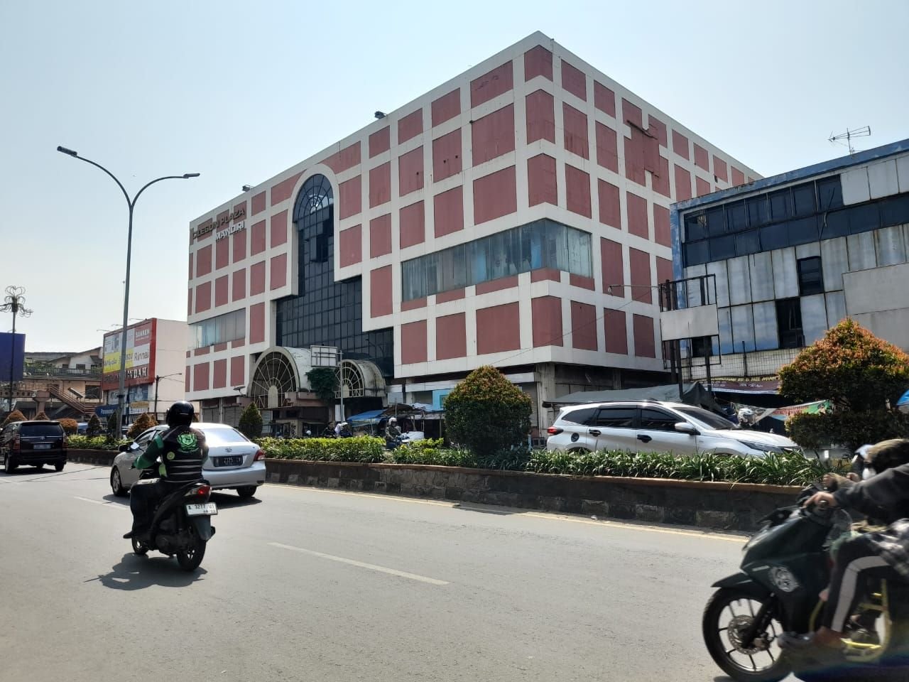 Gedung Matahari Lama Cilegon Bakal Dirobohkan, Alasan Ini yang Mendasari 3 Gedung Matahari Lama Cilegon Bakal Dirobohkan, Alasan Ini yang Mendasari