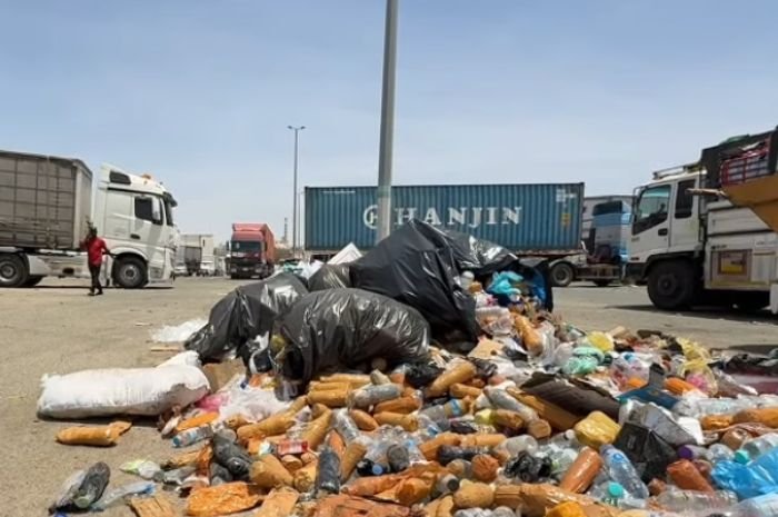 Sayang Sekali, Ratuzan Botol Air Zamzam Terbuang Akibat Banyak Jamaah yang Bandel