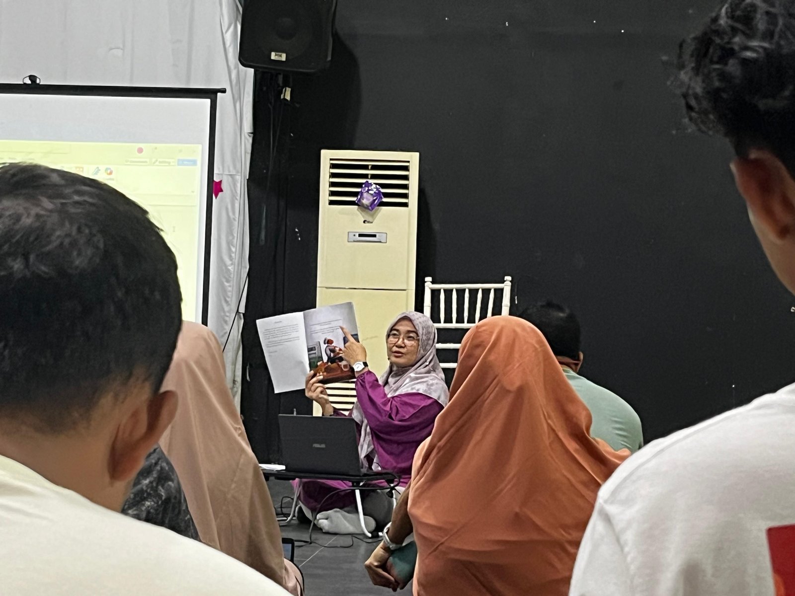 Kelas Menulis Rumah Dunia Targetkan Juara Lomba Menulis Cerita Anak 1 Kelas Menulis Rumah Dunia Targetkan Juara Lomba Menulis Cerita Anak