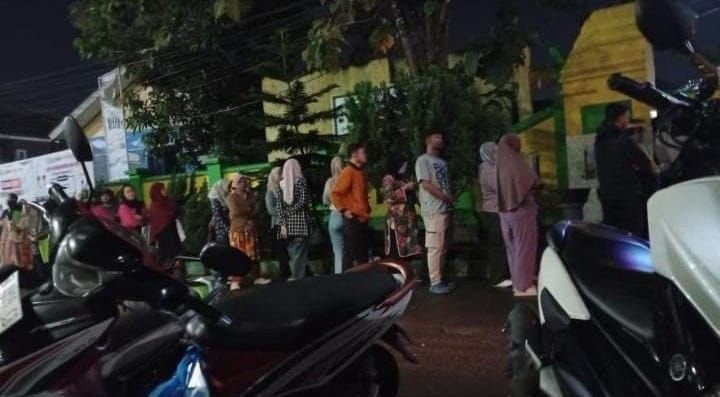 Hari Pertama SPMB SD Negeri Kota Serang, Orang Tua Murid Rela Datang Pagi Buta Demi Dapatkan Nomor Antrean Awal