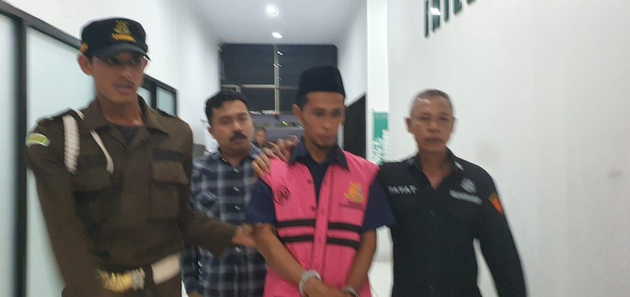 Rugikan Negara Rp200 Juta, Bendahara Desa di Kabupaten Serang Gunakan Uang Korupsi Jalan Usaha Tani untuk Bayar Utang 10 Rugikan Negara Rp200 Juta, Bendahara Desa di Kabupaten Serang Gunakan Uang Korupsi Jalan Usaha Tani untuk Bayar Utang