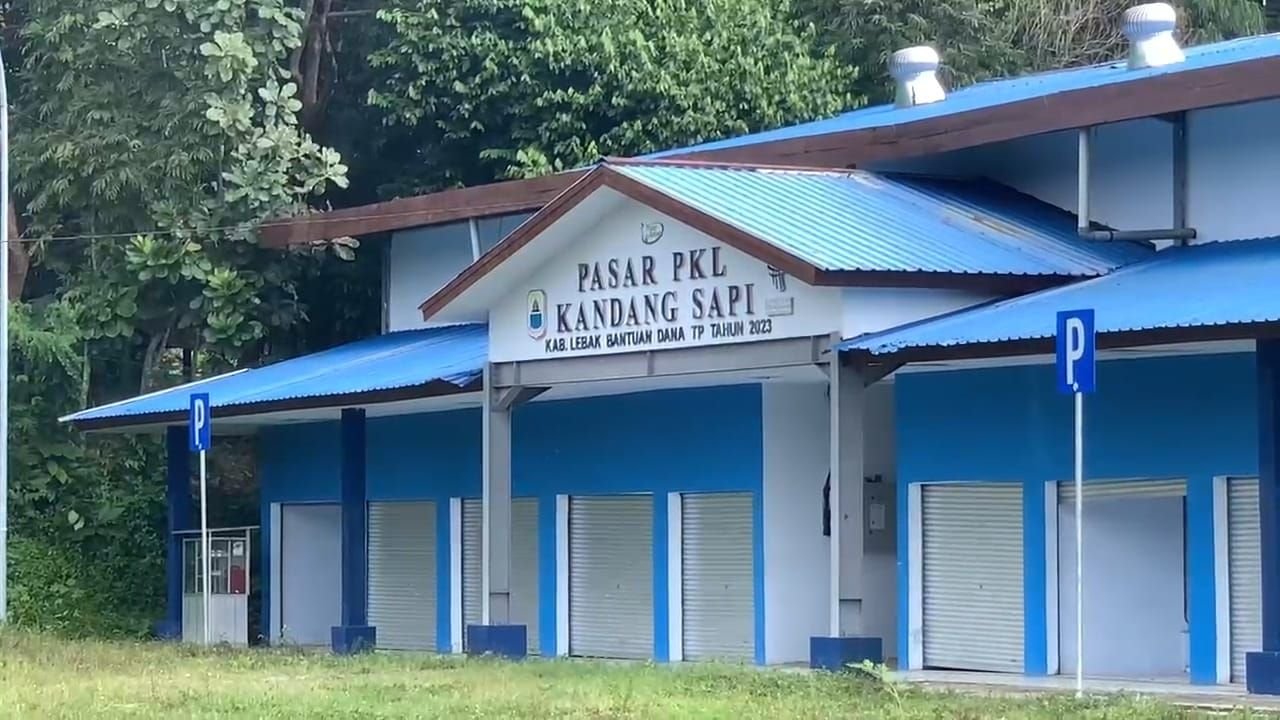 Dibangun dengan Anggaran Rp8 Miliar, Pasar Kandang Sapi Rangkasbitung Tak Kunjung Ditempati dengan Alasan Ini 3 Dibangun dengan Anggaran Rp8 Miliar, Pasar Kandang Sapi Rangkasbitung Tak Kunjung Ditempati dengan Alasan Ini