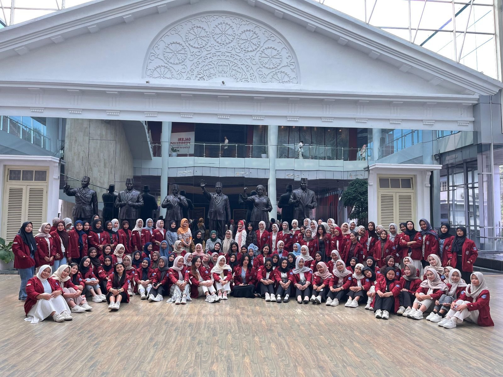 Fikes Uniba Kunjungi Museum Kepresidenan 1 Fikes Uniba Kunjungi Museum Kepresidenan