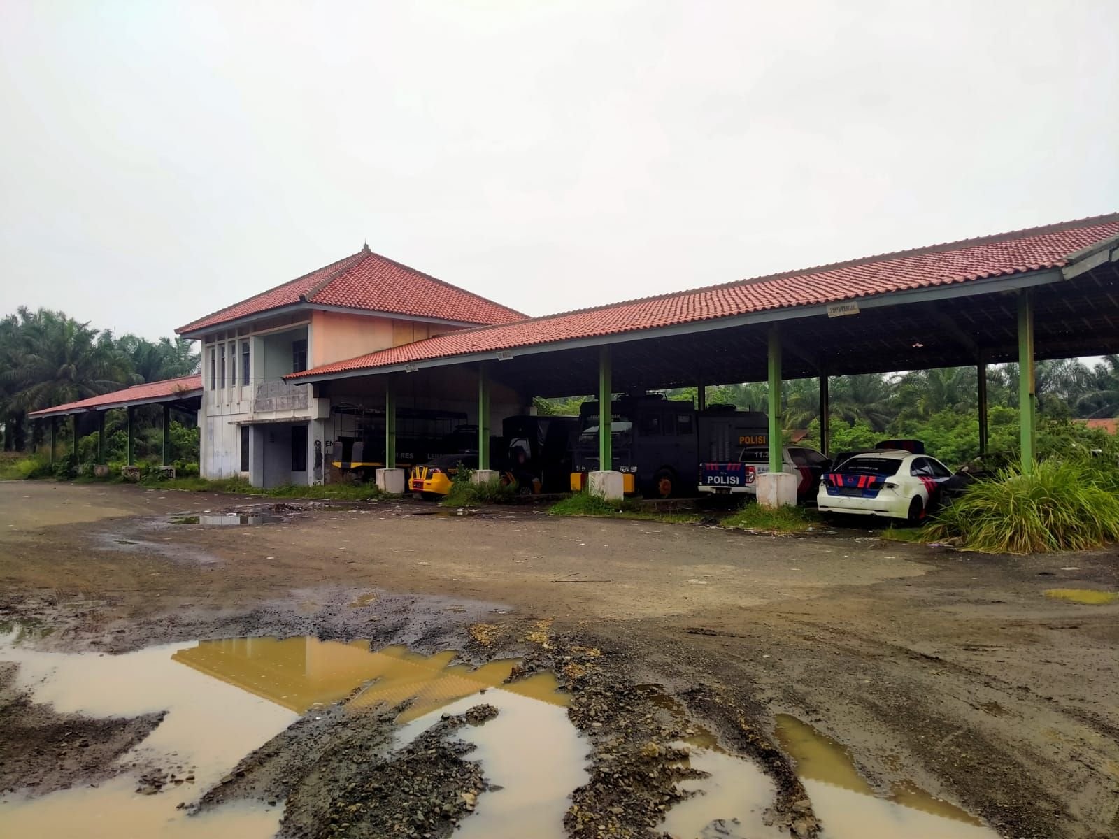 Terminal Curug Jadi Tempat Parkir Mobil, Dishub Kabupaten Lebak Sebut itu Langgar Aturan 4 Terminal Curug Jadi Tempat Parkir Mobil, Dishub Kabupaten Lebak Sebut itu Langgar Aturan