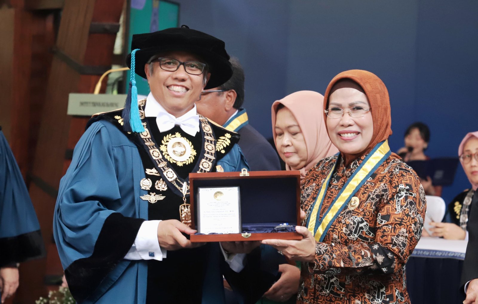 Meski Tak Lagi Menjabat Bupati Serang, Ratu Tatu Chasanah Terima Penghargaan Ganesa Wirya Jasa Utama dari ITB