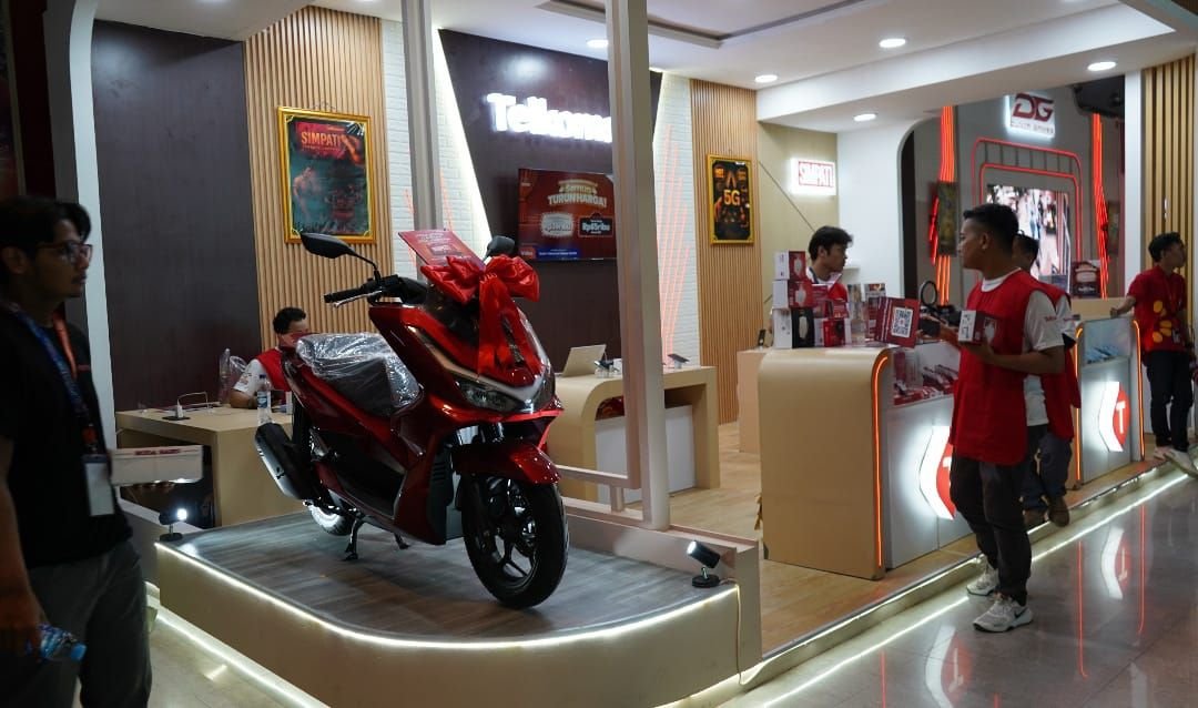 Ramai Dikunjungi, Booth Telkomsel di Jakarta Fair 2025 Suguhkan Promo Gokil, Hadiah Motor hingga Zona Smart Living! 1 Ramai Dikunjungi, Booth Telkomsel di Jakarta Fair 2025 Suguhkan Promo Gokil, Hadiah Motor hingga Zona Smart Living!