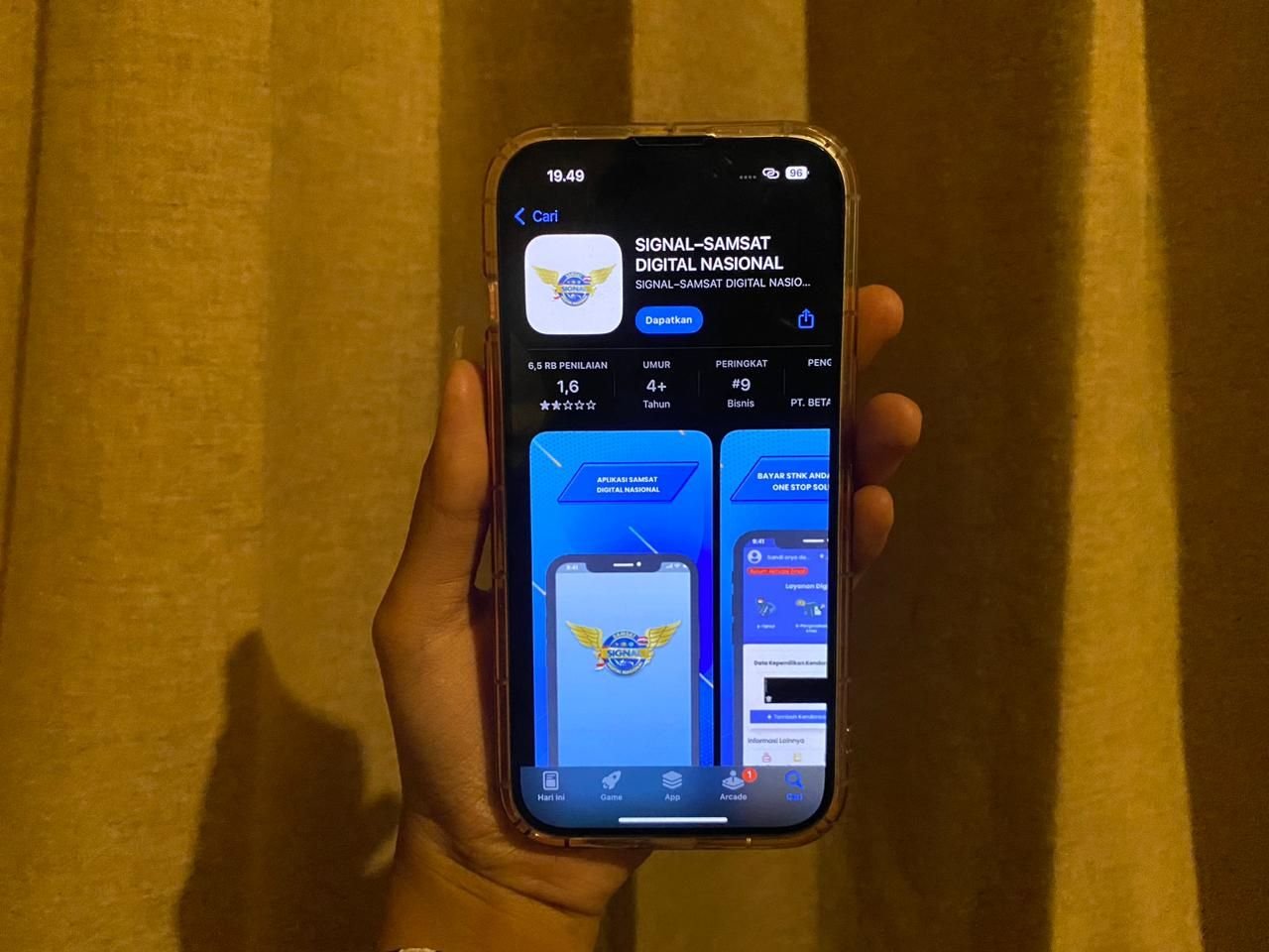 Bayar Pajak Kendaraan Bermotor Kini Tak Perlu Berdesak-desakan ke Samsat, Semudah Ini via Aplikasi Signal 3 Bayar Pajak Kendaraan Bermotor Kini Tak Perlu Berdesak-desakan ke Samsat, Semudah Ini via Aplikasi Signal