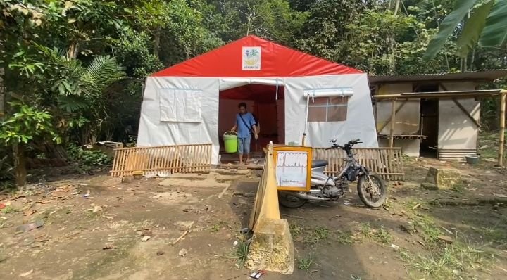Rumahnya Ambruk, Satu Keluarga di Lebak Tinggal di Tenda Darurat Selama Dua Bulan