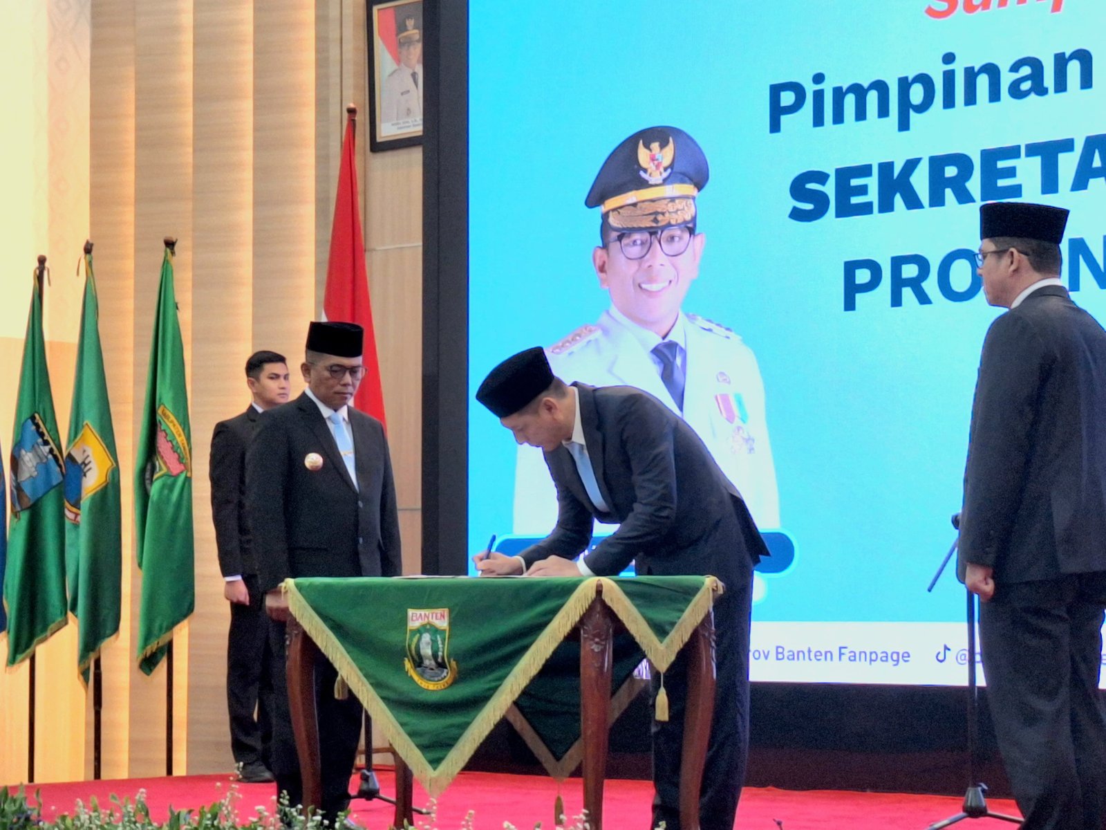 Sekda Banten Deden Langsung Fokus Percepatan Penyelarasan Visi Misi Kepala Daerah Dalam Dokumen RPJM. 1 Sekda Banten Deden Langsung Fokus Percepatan Penyelarasan Visi Misi Kepala Daerah Dalam Dokumen RPJM.