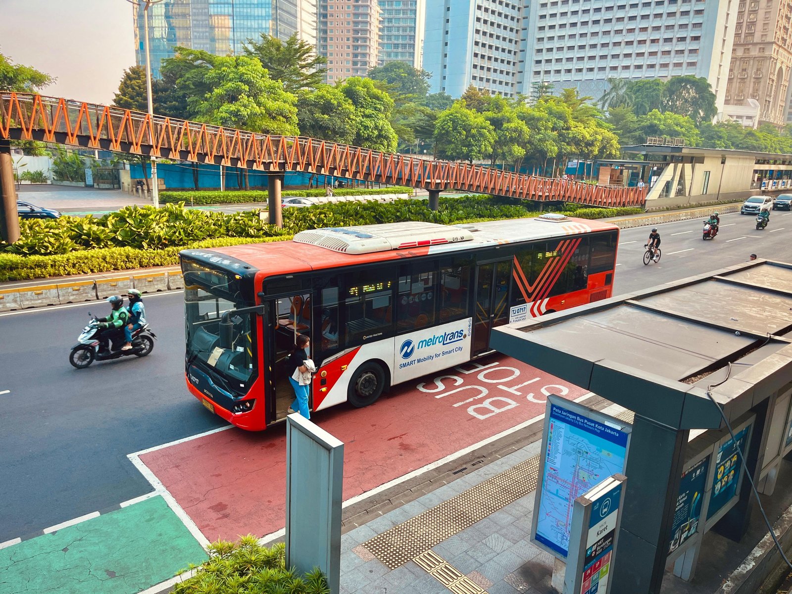 Makin Canggih! Transjakarta Perkuat Layanan Berbasis AI, Penumpang Bisa Lacak Armada hingga Estimasi Waktu Tempuh