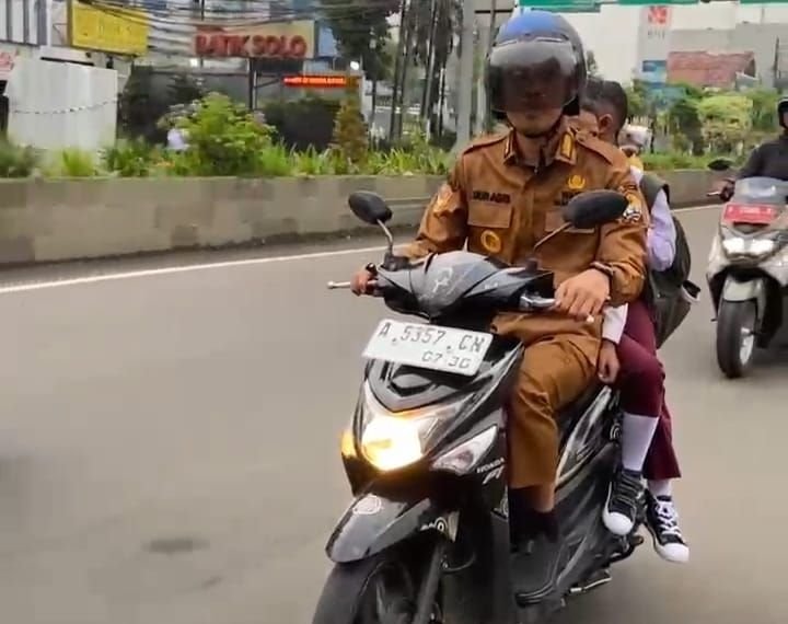 Wakil Walikota Serang Ungkap Alasan Pilih Antar Anak Pakai Motor di Hari Pertama Masuk Sekolah: Kenapa Juga......