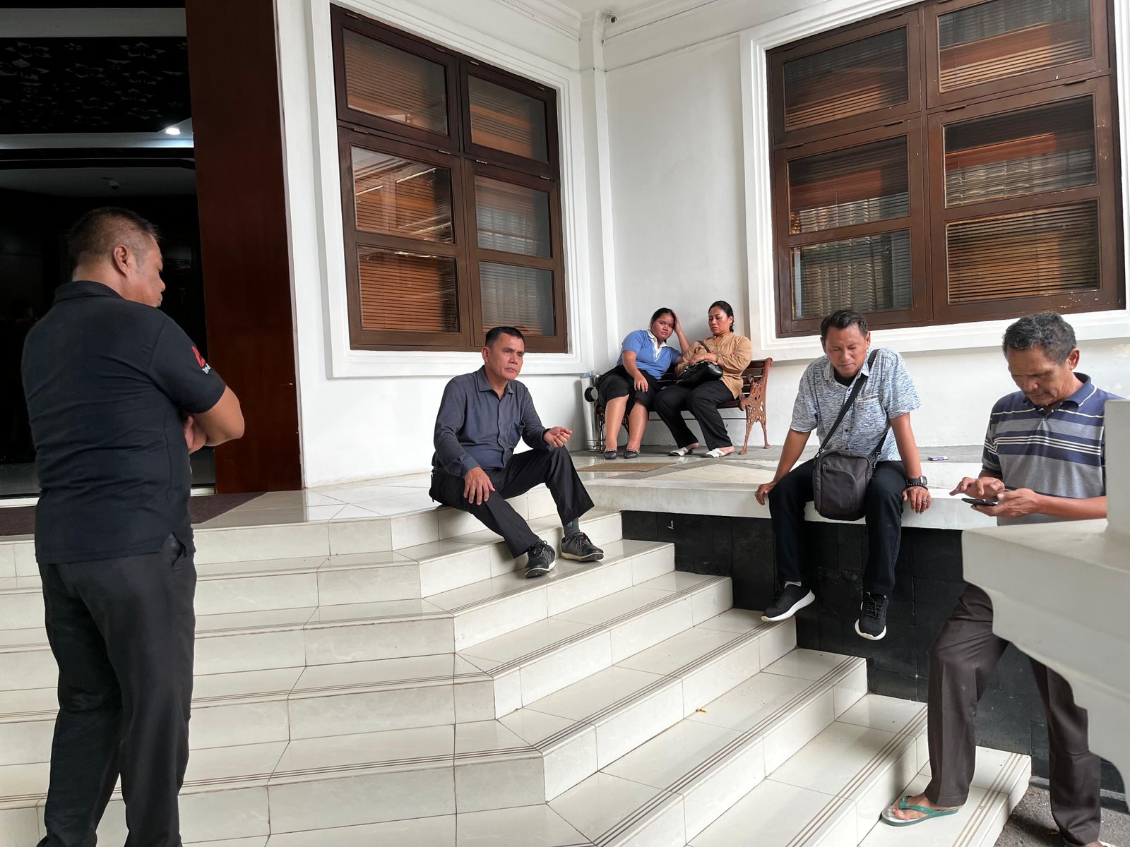 Gagal Masuk SMA Negeri, Orang Tua Siswa Adukan Nasib ke Gubernur Banten dan Pertanyakan Transparansi PPDB Kota Serang 1 Gagal Masuk SMA Negeri, Orang Tua Siswa Adukan Nasib ke Gubernur Banten dan Pertanyakan Transparansi PPDB Kota Serang