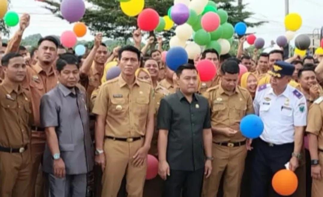Gegara Terbangkan Balon Tanpa Aba-aba, Bupati Batanghari Ngambek hingga Ribuan SK PPPK Ditahan 1 Gegara Terbangkan Balon Tanpa Aba-aba, Bupati Batanghari Ngambek hingga Ribuan SK PPPK Ditahan