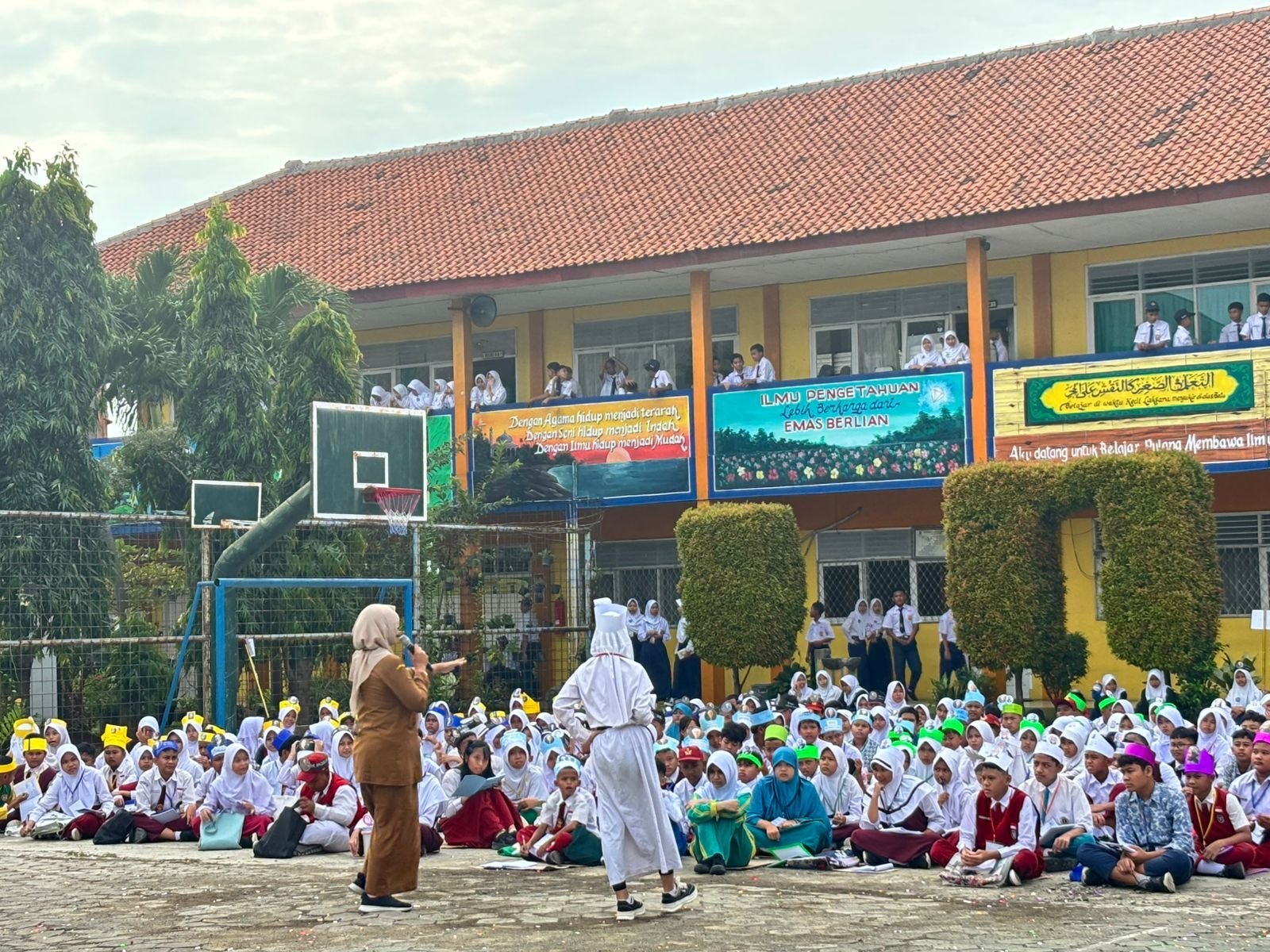 MPLS Ramah Lingkungan di SMP Negeri 2 Cilegon, Siswa Diminta Bawa Kotak Nasi dari Rumah 1 MPLS Ramah Lingkungan di SMP Negeri 2 Cilegon, Siswa Diminta Bawa Kotak Nasi dari Rumah