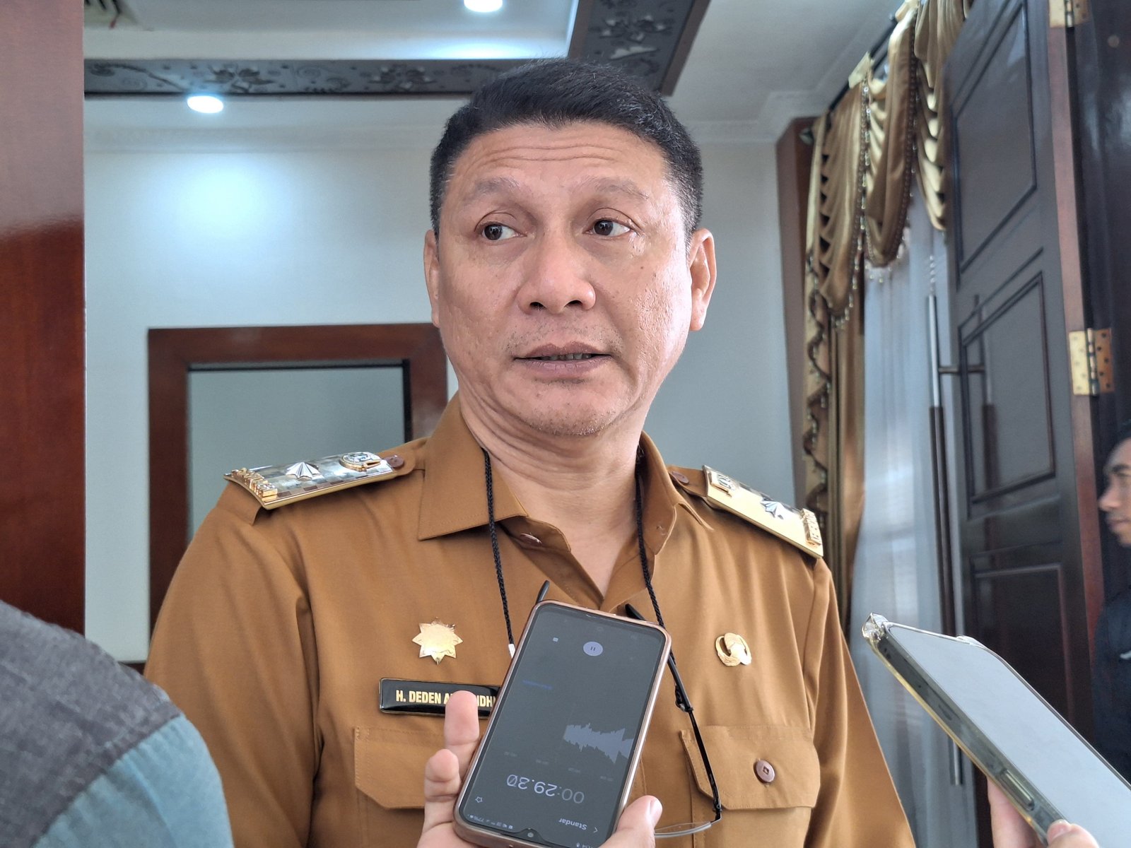 Pelantikan Pejabat Eselon II Pemprov Banten Digelar Agustus 3 Pejabat Pemprov Banten Berharap Jadi Prioritas dalam Pengisian Jabatan Kosong, Takut Bersaing dengan ASN Luar Daerah?