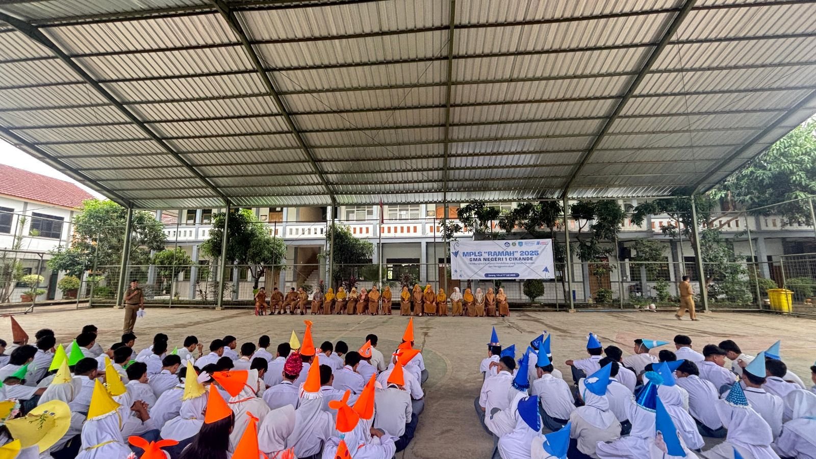 MPLS SMAN 1 Cikande Tularkan Budaya Positif, Peserta Didik Baru Dilayani dengan Ramah 3 MPLS SMAN 1 Cikande Tularkan Budaya Positif, Peserta Didik Baru Dilayani dengan Ramah