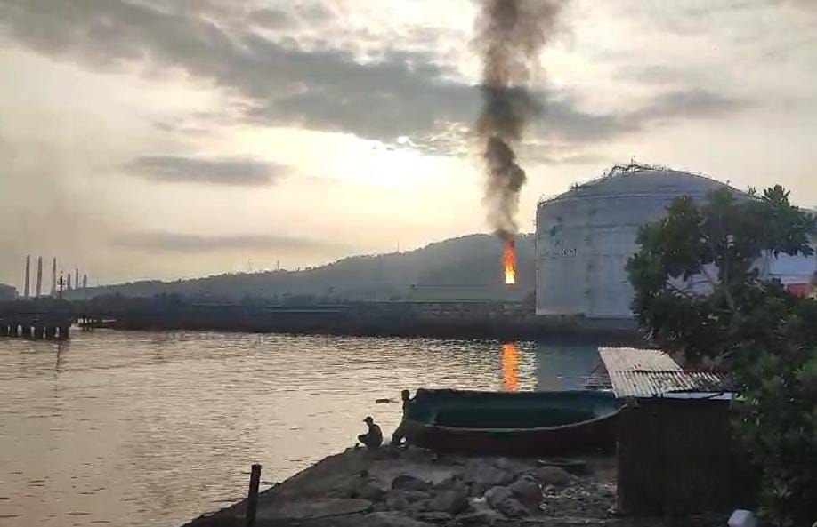 Kobaran Api Terjadi di Area Pertamina Tanjung Sekong Cilegon