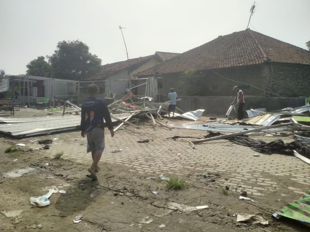 Menunggu Kios Kelar, Pedagang Stadion Maulana Yusuf Diperbolehkan Jualan Sementara Pakai Gerobak