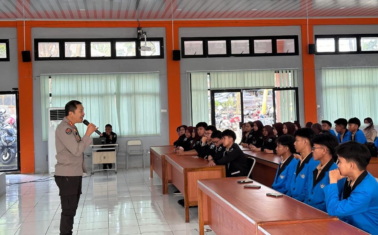 Polda Banten Datangi SMAN 2 Kota Serang, Tegaskan Tak Ada Tempat untuk Radikalisme dan Terorisme 1 Polda Banten Datangi SMAN 2 Kota Serang, Tegaskan Tak Ada Tempat untuk Radikalisme dan Terorisme