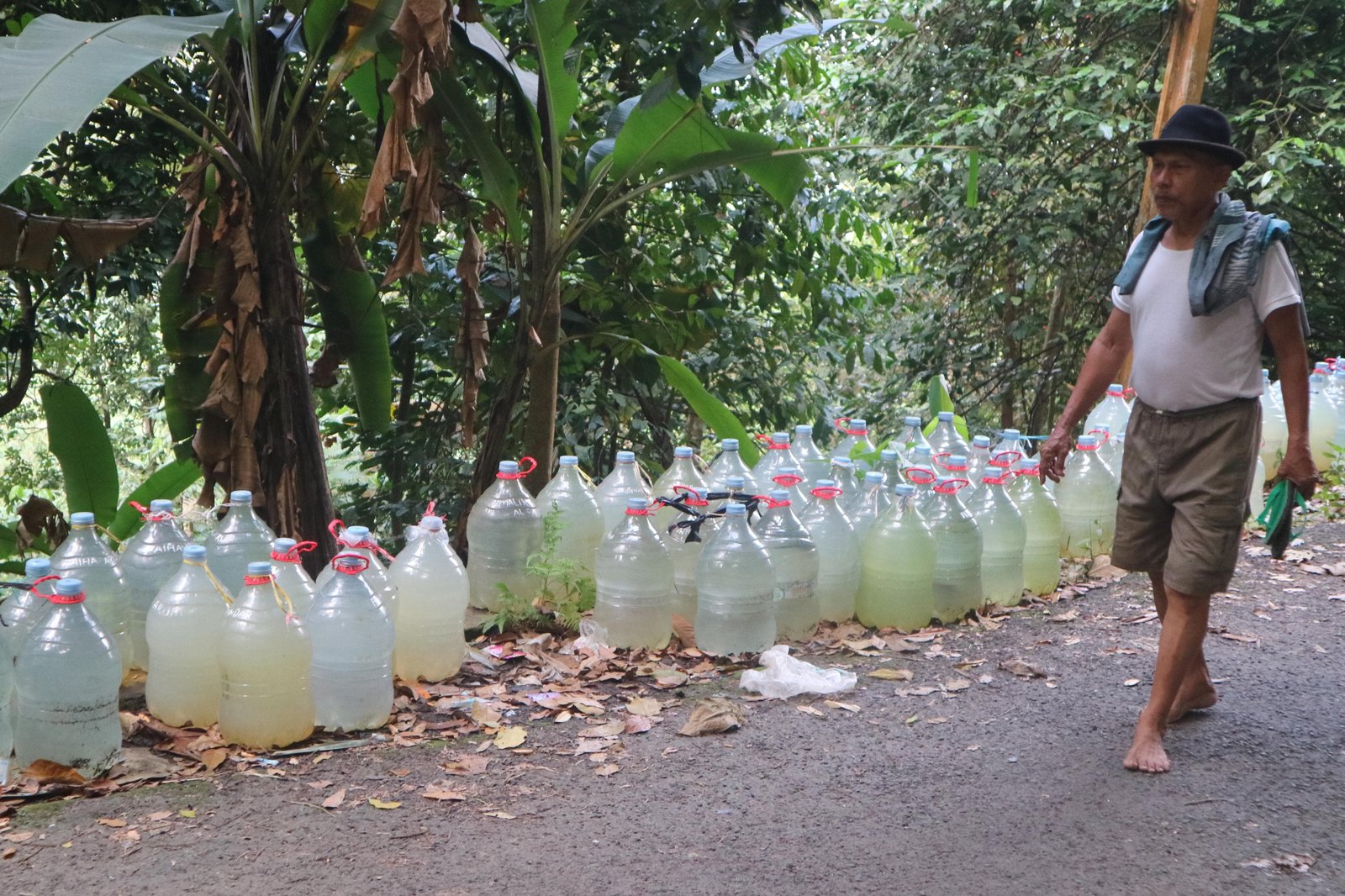 Warga di Perbukitan Pulomerak Kota Cilegon Kesulitan Air Bersih