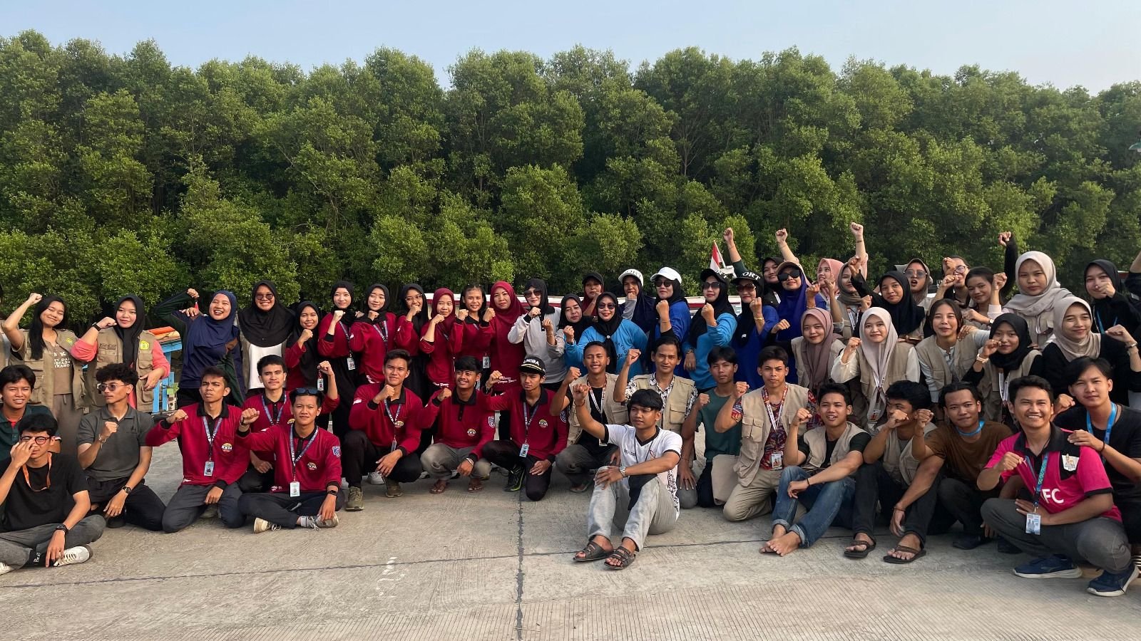Kelompok 04 KKM Uniba Gelar Senam Di Pantai Gope, Masyarakat Antusias 1 Kelompok 04 KKM Uniba Gelar Senam Di Pantai Gope, Masyarakat Antusias