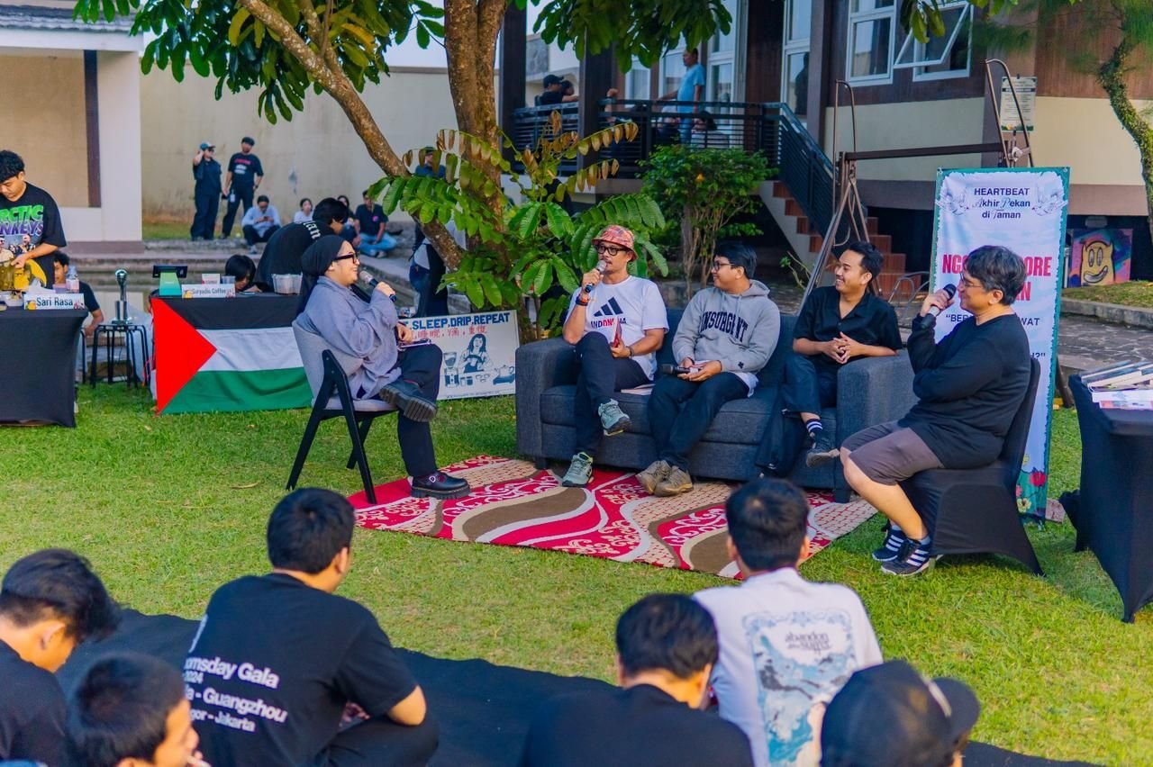 Komunitas Motor Matic Honda Kolaborasi dengan Musik dan Buku di Taman 2 Komunitas Motor Matic Honda Kolaborasi dengan Musik dan Buku di Taman
