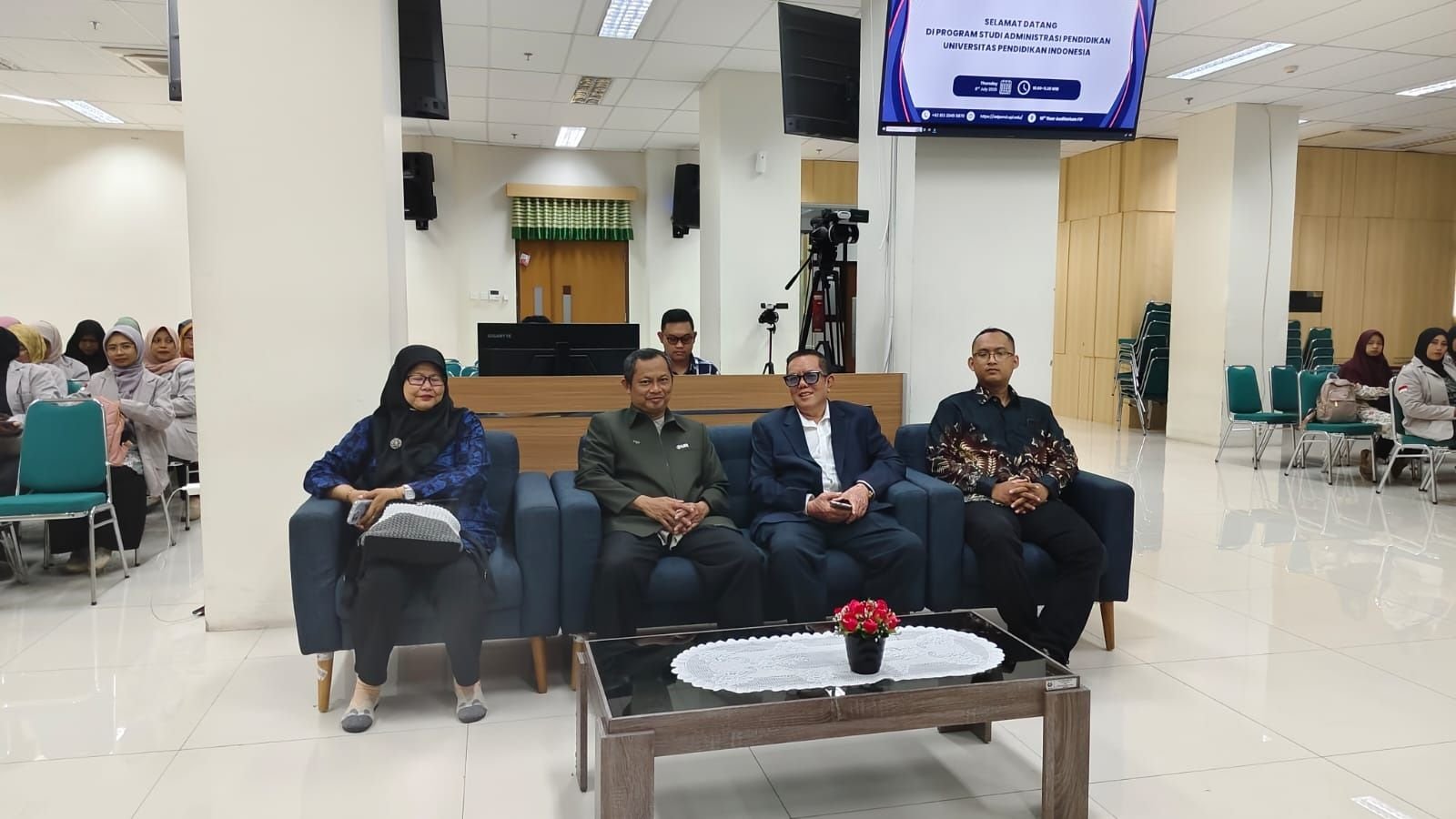 Seru! Mahasiswa S2 Manajemen Pendidikan Uniba Gelar Talk Show