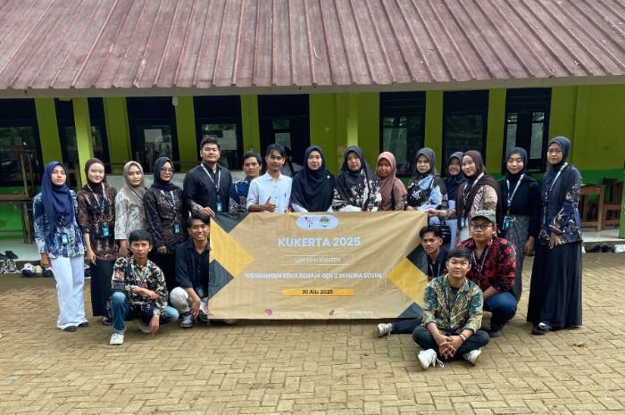 Kelompok 15 KKN UIN Sosialisasi Ramah Media Sosial di MTs dan MA Al-Fauzan