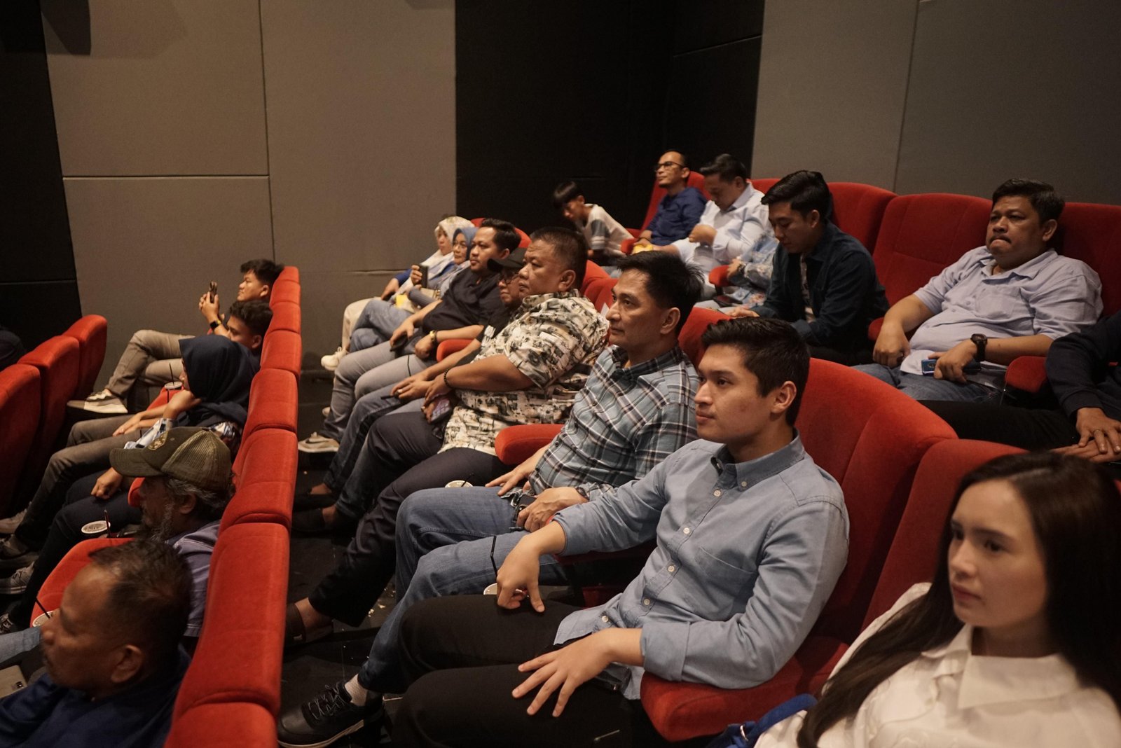 Hadir Nonton Bareng Film “Gak Nyangka”, Wagub Dimyati Natakusumah: Generasi Muda Jangan Mudah Menyerah 1 Hadir Nonton Bareng Film “Gak Nyangka”, Wagub Dimyati Natakusumah: Generasi Muda Jangan Mudah Menyerah