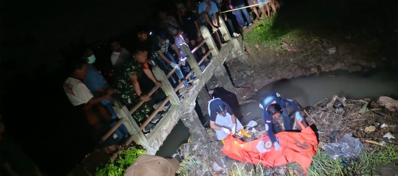 Mayat di Sungai Irigasi Carenang Ternyata Korban Miras Oplosan, Sempat Dipukuli Temannya Agar Sadarkan Diri 1 Mayat di Sungai Irigasi Carenang Ternyata Korban Miras Oplosan, Sempat Dipukuli Temannya Agar Sadarkan Diri