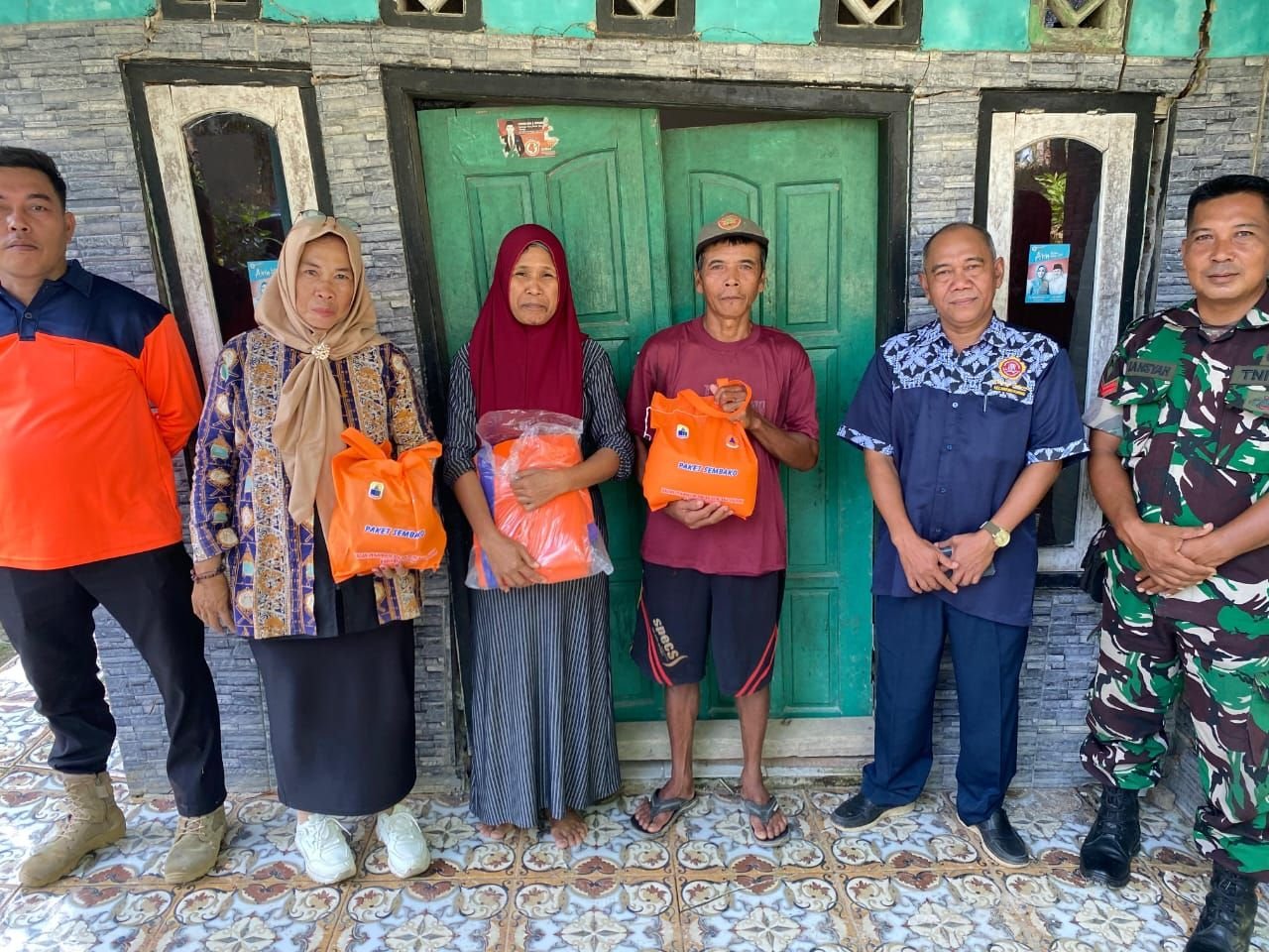 Tak Kunjung Direlokasi, Korban Tanah Bergerak di Kabupaten Lebak Dapat Beras hingga Kasur 4 Tak Kunjung Direlokasi, Korban Tanah Bergerak di Kabupaten Lebak Dapat Beras hingga Kasur