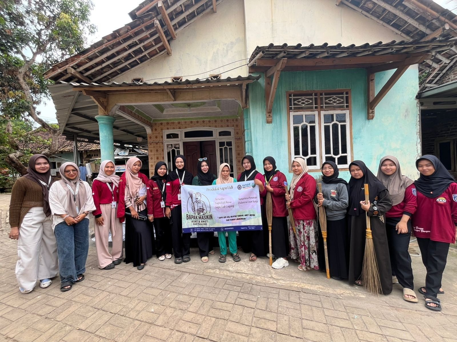 Keren! Kelompok 02 KKM Uniba Bantu Pembuatan NIB UMKM Sapu Lidi di Wilayah Tembong 3 Keren! Kelompok 02 KKM Uniba Bantu Pembuatan NIB UMKM Sapu Lidi di Wilayah Tembong