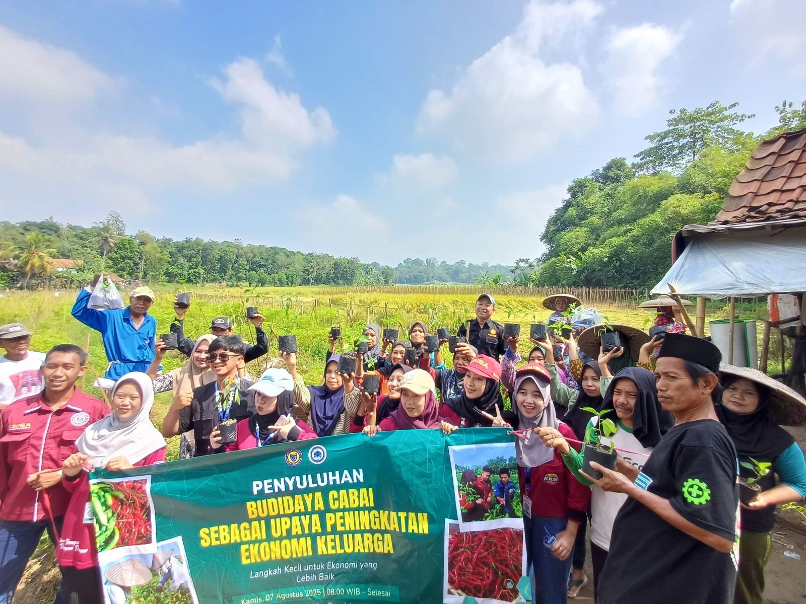 Kelompok 58 KKM Uniba Berikan Penyuluhan Budidaya Cabai, Para Peserta Antusias 1 Kelompok 58 KKM Uniba Berikan Penyuluhan Budidaya Cabai, Para Peserta Antusias