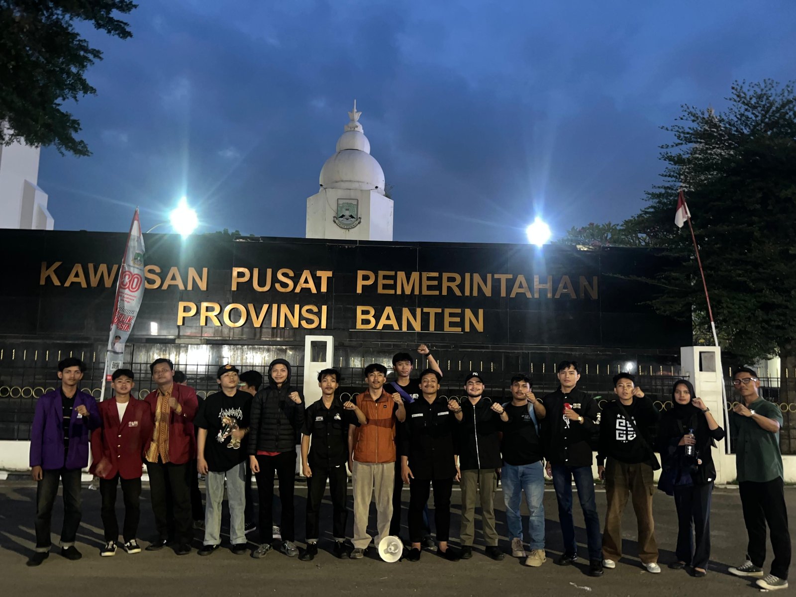 Jelang HUT RI ke-80, Aliansi BEM Banten Bersatu Bagikan Puluhan Bendera Merah Putih 2 Jelang HUT RI ke-80, Aliansi BEM Banten Bersatu Bagikan Puluhan Bendera Merah Putih