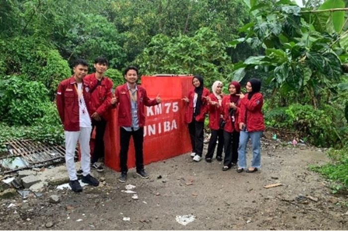 Buat Solusi Sampah, Kelompok 75 KKM Uniba Bikin Rocket Stove di Pamarayan
