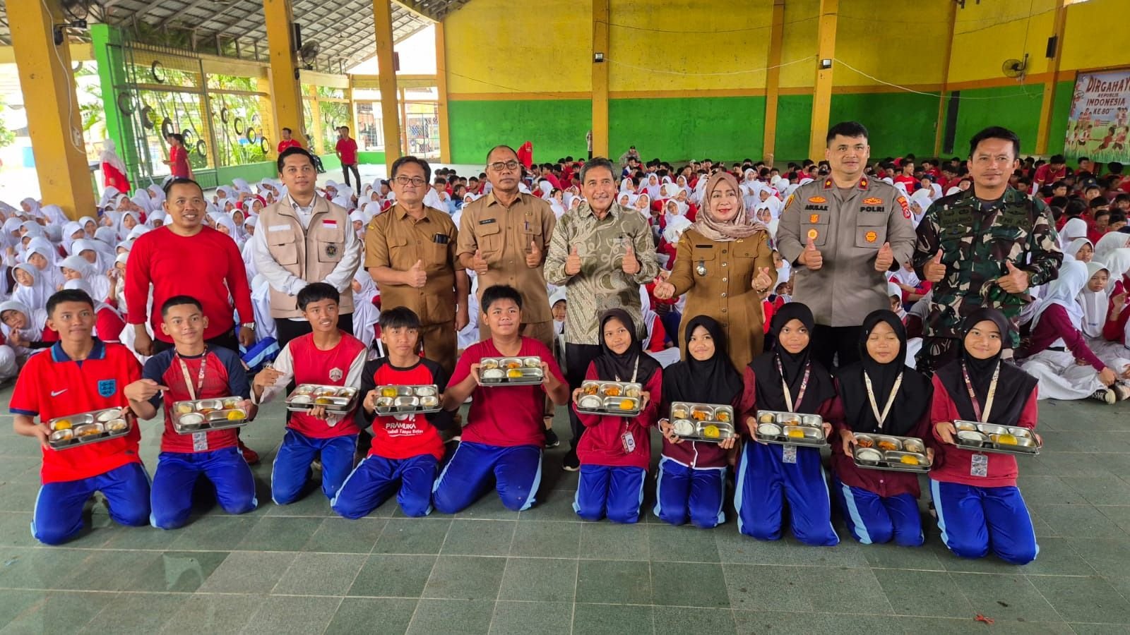 892 Siswa SMPN 1 Kramatwatu Nikmati Program Makan Bergizi Gratis, Ini Menu yang Didapatkan 1 892 Siswa SMPN 1 Kramatwatu Nikmati Program Makan Bergizi Gratis, Ini Menu yang Didapatkan