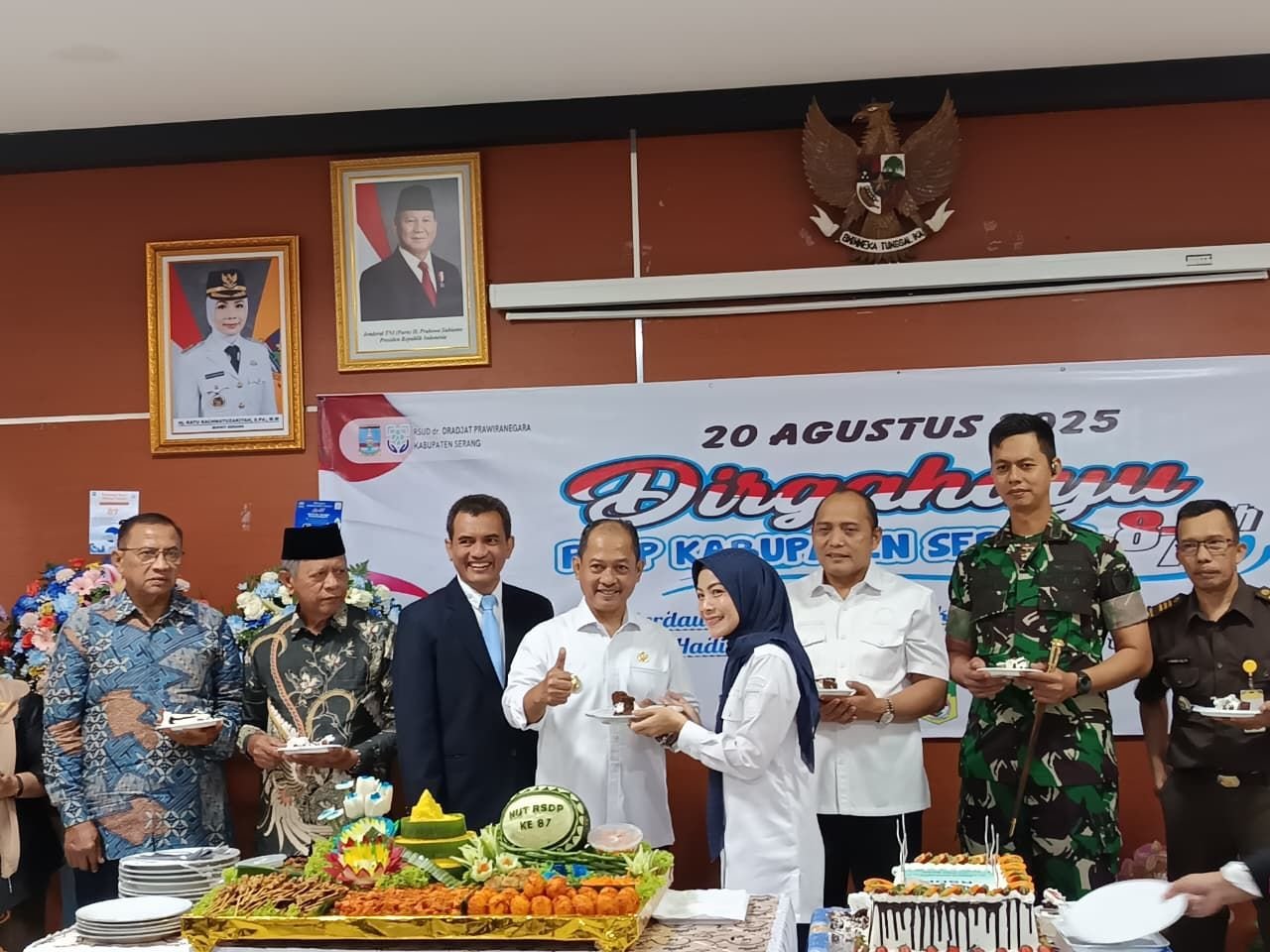 Bupati Ratu Rachmatu Zakiyah Tekankan Etika Pelayanan ke Nakes RSDP Serang 1 Bupati Ratu Rachmatu Zakiyah Tekankan Etika Pelayanan ke Nakes RSDP Serang