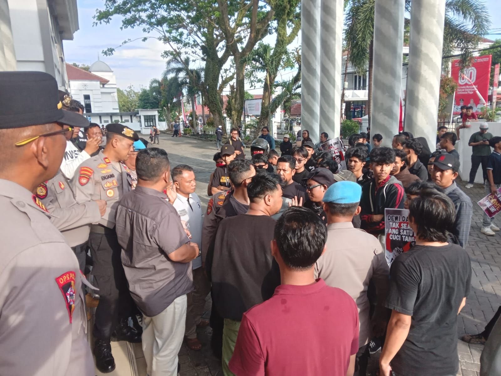 Pandeglang Hitam Desak Kerjasama Sampah Tangsel Dibatalkan 10 Pandeglang Hitam Desak Kerjasama Sampah Tangsel Dibatalkan