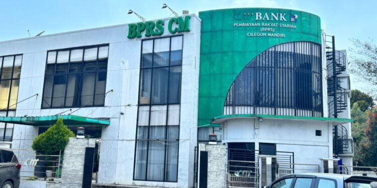 Suasana kantor BPRS CM yang diwacanakan menjadi tempat penyimpanan RKUD Cilegon, (Tia/Banten Raya)