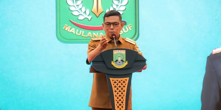 Lepas Sambut Danrem Baru, Andra Soni Dorong Babinsa Aktif Siskamling di Banten 1 Gubernur Banten ajak warga siskamling