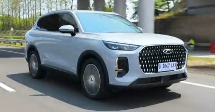 Mobil Hybrid Chery Tiggo 9 CSH